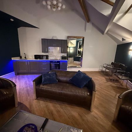 The Loft At One Luxury Penthouse Leilighet Wigan Eksteriør bilde